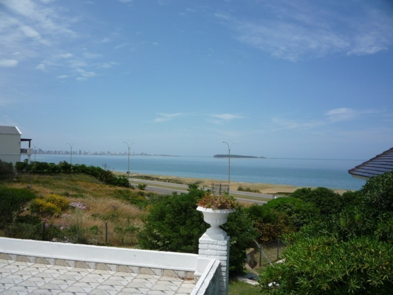 Importante casa en venta frente al mar, vistas increíbles a toda la Bahia.